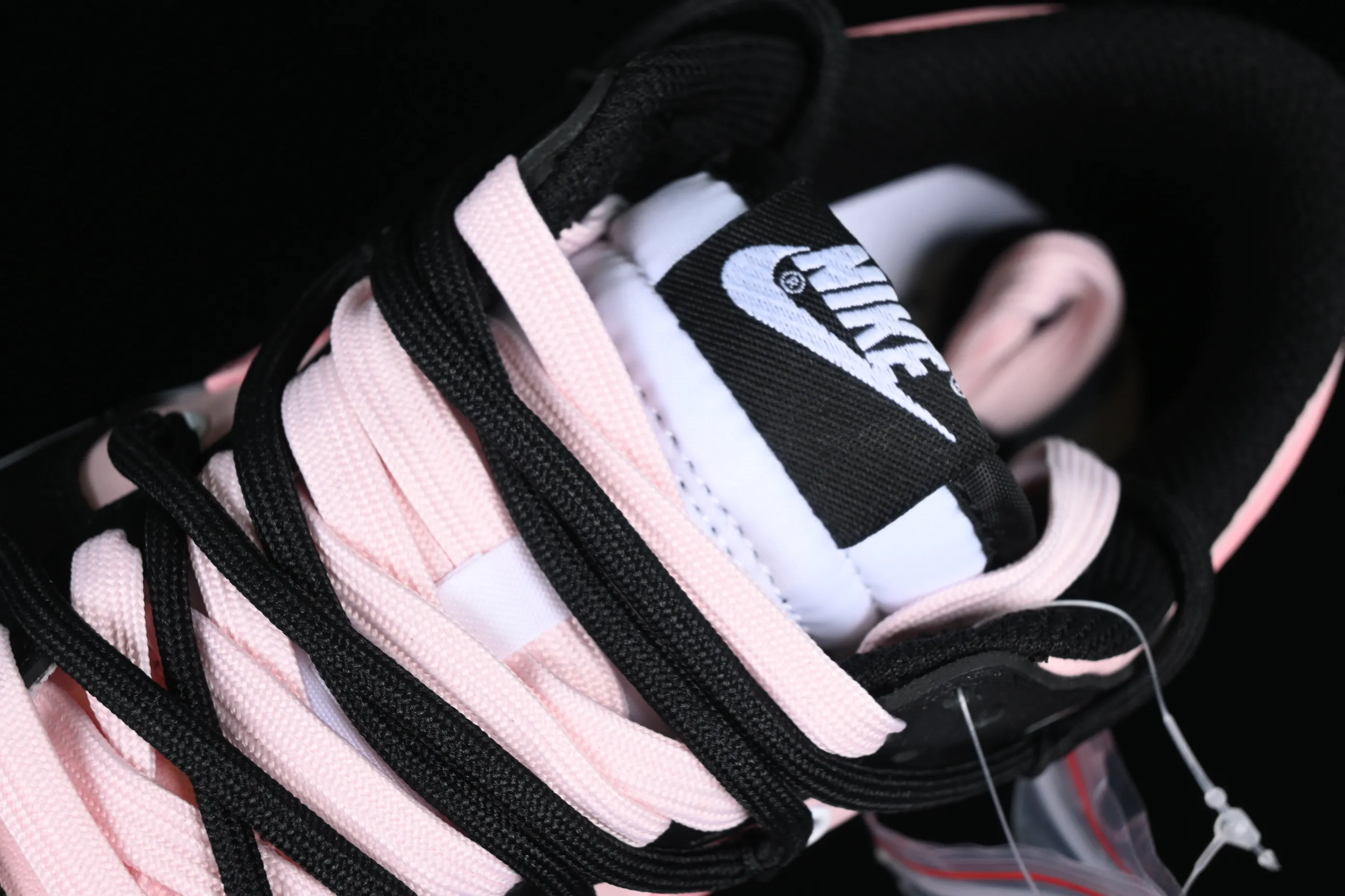 All Categories Nk SB Dunk Series Nk SB Dunk Low Low-top Sneakers Gift Box Nk Dunk Low Tokyo Raspberry Black Pink Customized Deconstructed Strap Casual Sneakers CW1590-100
